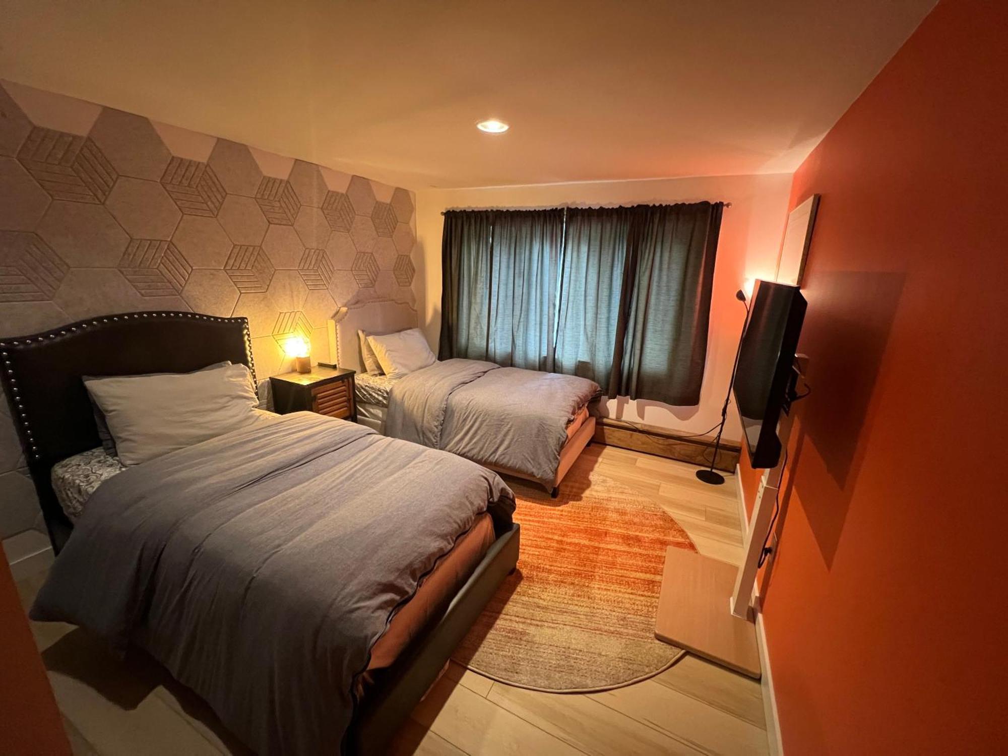 好丘。Hacho House Bed & Breakfast Yellowknife Exterior photo