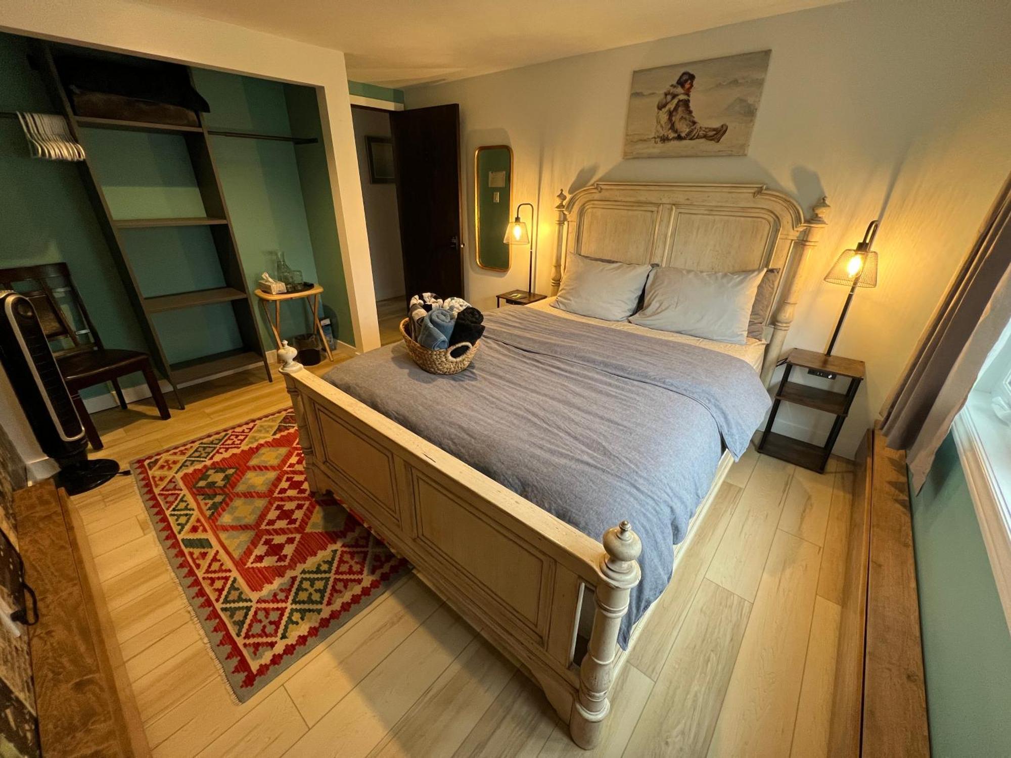 好丘。Hacho House Bed & Breakfast Yellowknife Exterior photo