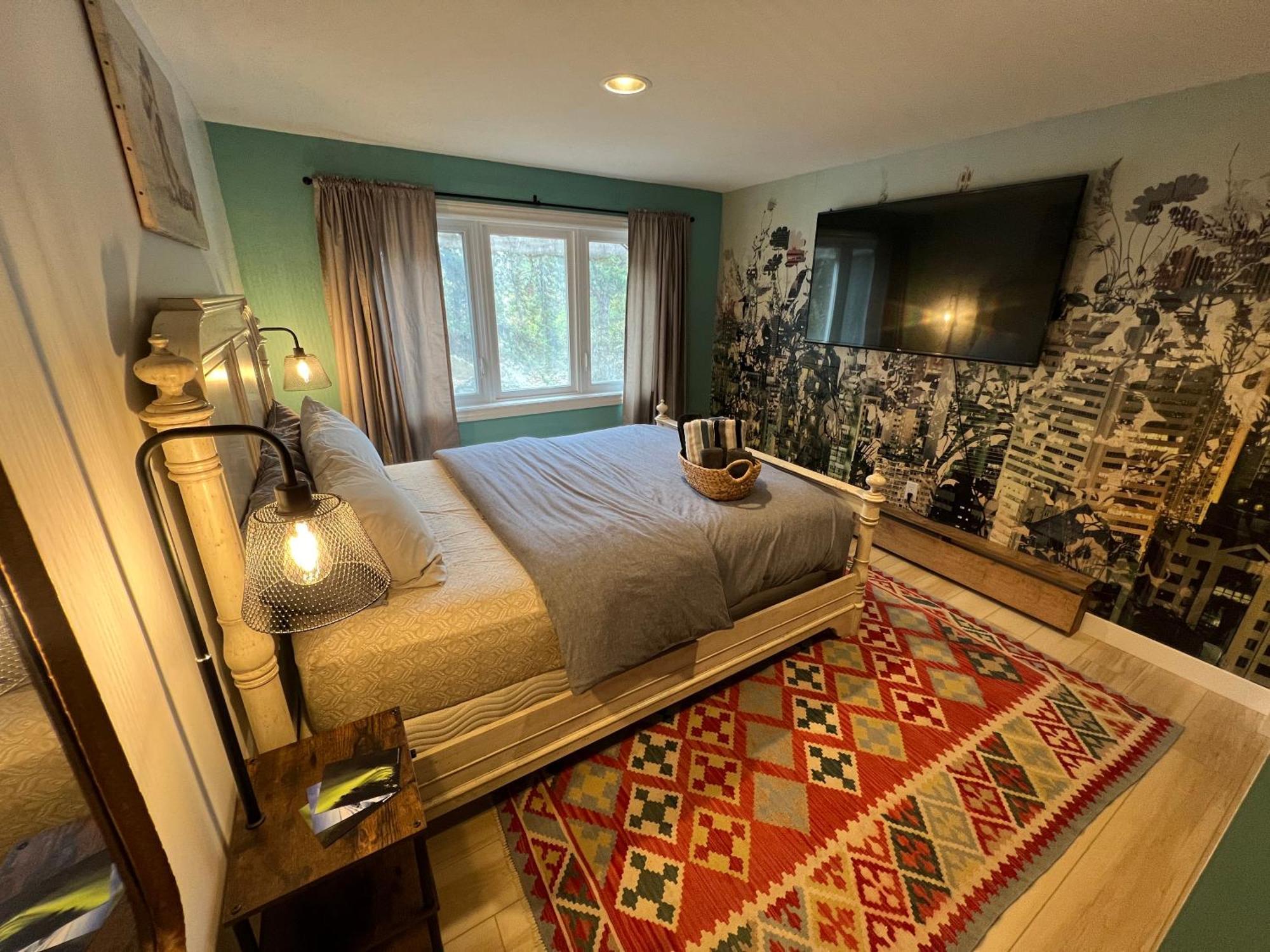 好丘。Hacho House Bed & Breakfast Yellowknife Exterior photo